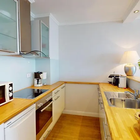 Center 876 아파트 그로미츠